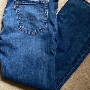 Levi's Men's 514 33 x 32 Straight Fit Denim Jeans. Medium wash. Like new!